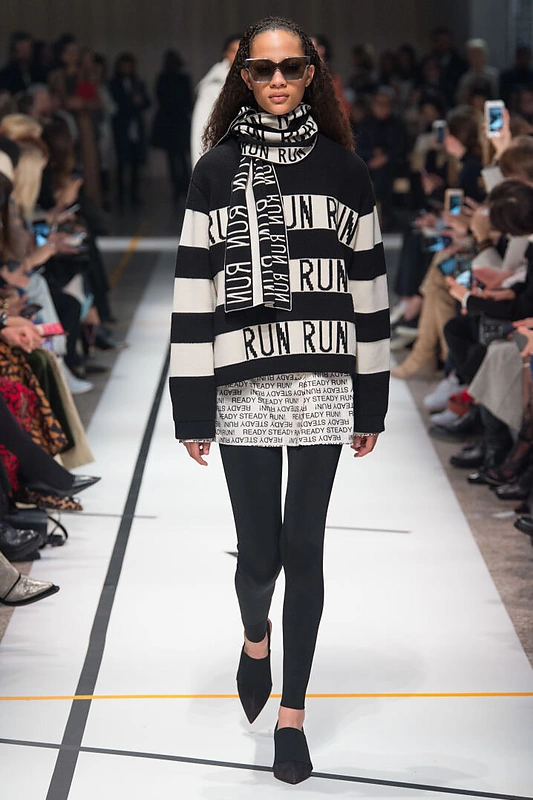 "Sportmax" drabužių kolekcija 2017/2018 m. rudeniui bei žiemai