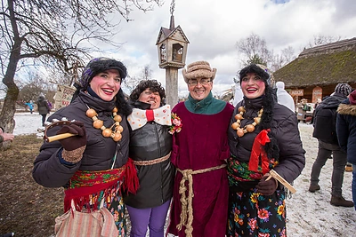 Užgavėnės Rumšiškėse: nuo persirengėlių parado iki blynų puotos