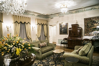 Kokteilių vakaro Kazickų rezidencijoje akimirka