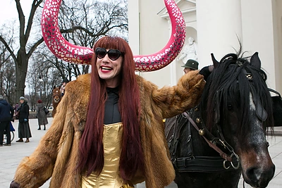 Lolita Zero Kaziuko mugėje pasidairyti nusprendė važiuodama karieta