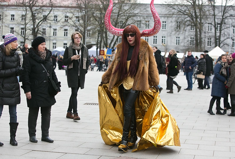 Lolita Zero Kaziuko mugėje pasidairyti nusprendė važiuodama karieta
