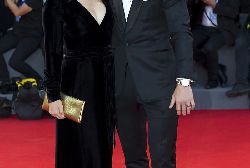 Aaronui Taylorui-Johnsonui netrukdo, kad žmona Sam vyresnė 24 metais