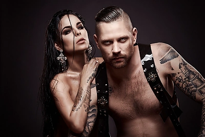 Naują aksesuarų kolekciją Elvyra Monginienė pristatė provokuojančia fotosesija