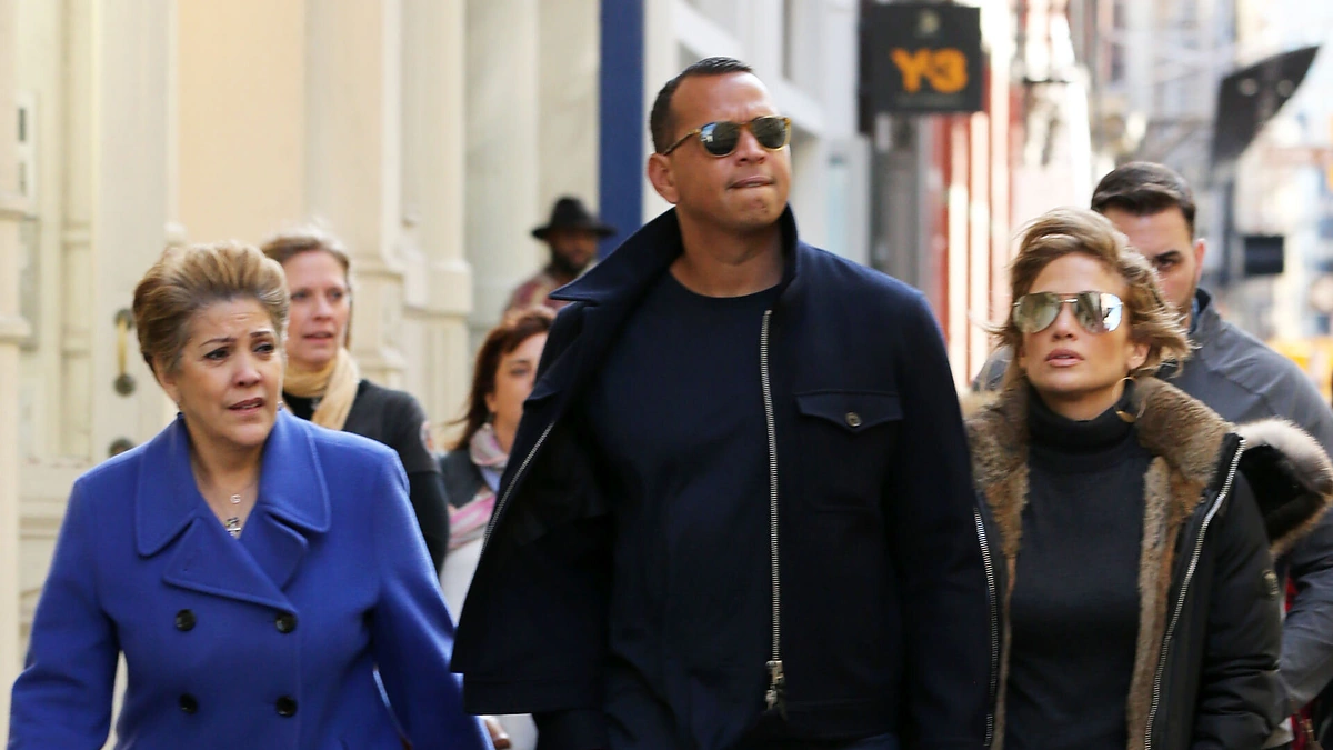 Niujorke Jennifer Lopez laiką leido su mylimuoju Alexu Rodriguezu ir savo mama Guadelupe Rodriguez