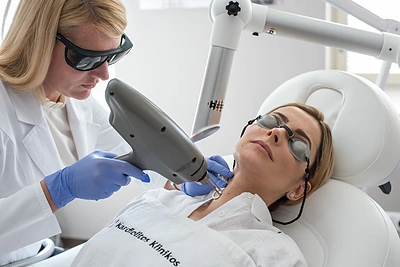 Agnė Jagelavičiūtės išbandė apgamų šalinimo lazeriu procedūrą