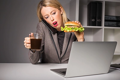 Produktai, kurie kenkia dantims. Ar jais nepiktnaudžiaujate?