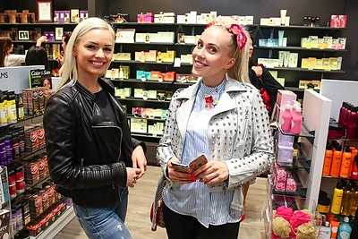 Nišinių kvepalų pristatymo akimirka