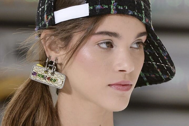 5 pavasario šukuosenų inspiracijos nuo podiumo