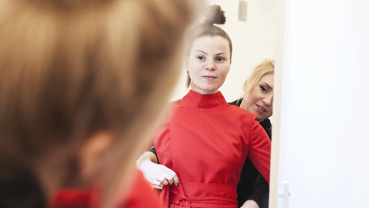 „Fusedmarc“ vokalistė Viktorija su eurovizine suknele