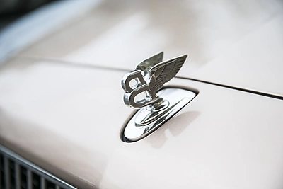 Prabangiems automobiliams ir deimantams skirtos šventės akimirkos