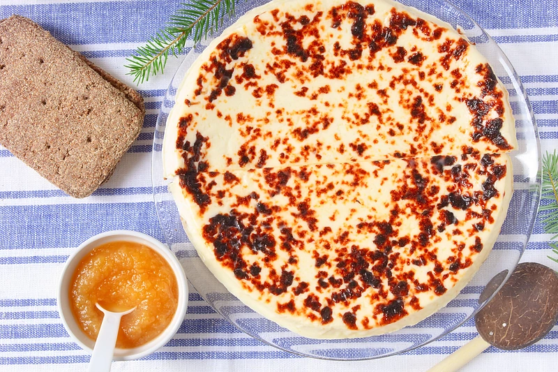 Keptas sūris su tekšių uogiene