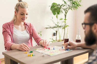 Stalo žaidimai – didelės naudos teikianti veikla