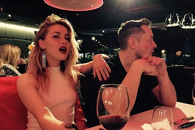 Oficialu: aktorė Amber Heard susitikinėja su „Teslos“ įkūrėju Elonu Musku
