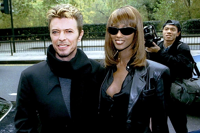 Šviesaus atminimo dainininkas Davidas Bowie su žmona Iman