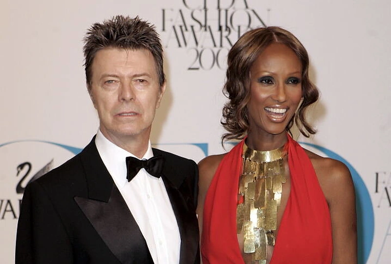 Šviesaus atminimo dainininkas Davidas Bowie su žmona Iman