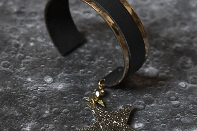 Papuošalų kūrėja Simona Brazdžionytė pati tapo savo kolekcijos veidu