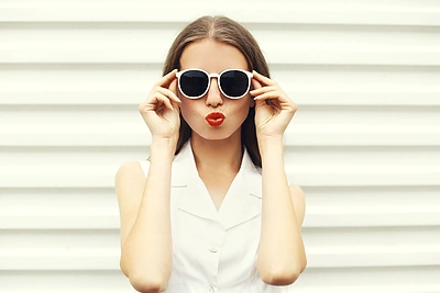 Vasarą kvieskite rinkdamiesi akinius: 5 stilingiausi saulės akinių tipai