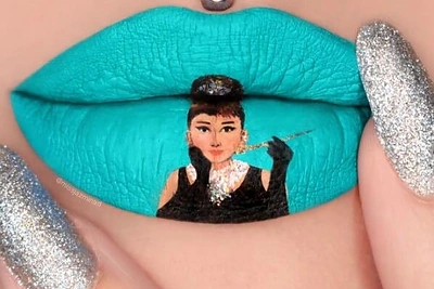 Jazmine Daniel menas ant lūpų