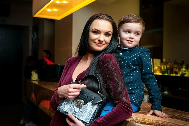 Mažena Gorelova-Absentta su sūneliu