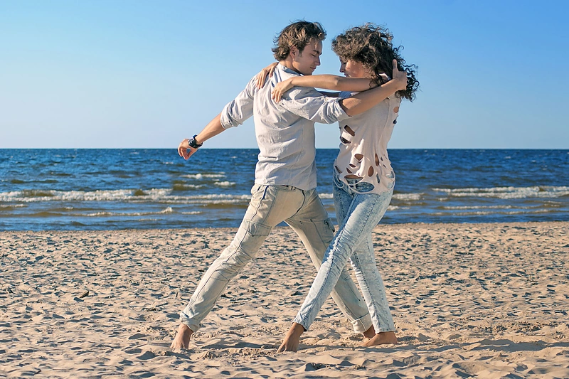 Šokanti pora paplūdimyje