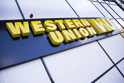 „Western Union“ pajamos Lietuvoje pernai mažėjo dešimtadaliu