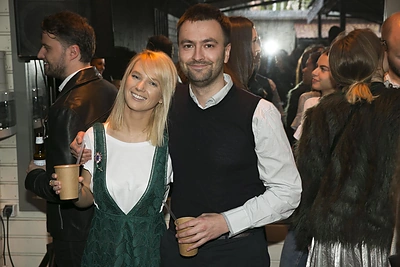 Kolekciją pristačiusią dizainerę pasveikinti atvyko ir Kauno mero sūnus Dainius Matijošaitis su širdies drauge