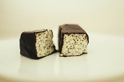 Mergina, gaminanti veganiškus sūrelius: „Tai – vaikystės nostalgija“