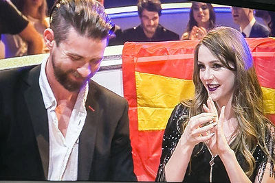 Pamatykite, kaip „Eurovizijoje“ susižadėjo šiuo metu besilaukianti Makedonijos atstovė