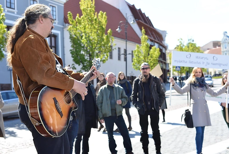 Mitingas prieš dvasinį terorizmą sostinės Rotušės aikštėje
