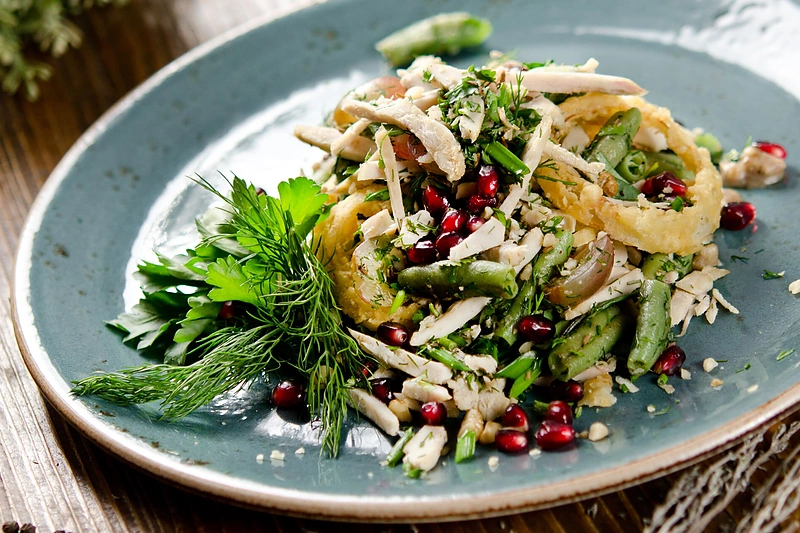 Salotos su granatų sėklomis