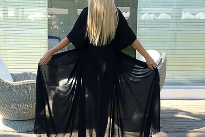 Justina Stambrauskaitė pristato paplūdimio chalatus