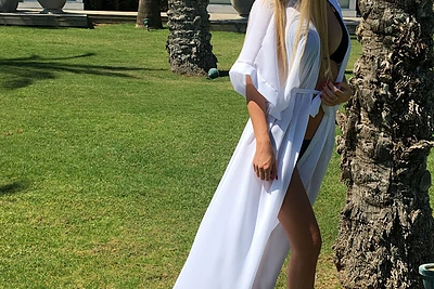 Justina Stambrauskaitė pristato paplūdimio chalatus