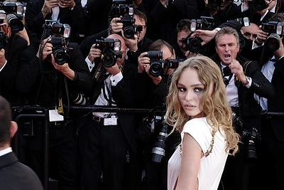 Johnny Deppo dukra Lily-Rose Depp atsidūrė ant japoniško „Vogue“ viršelio