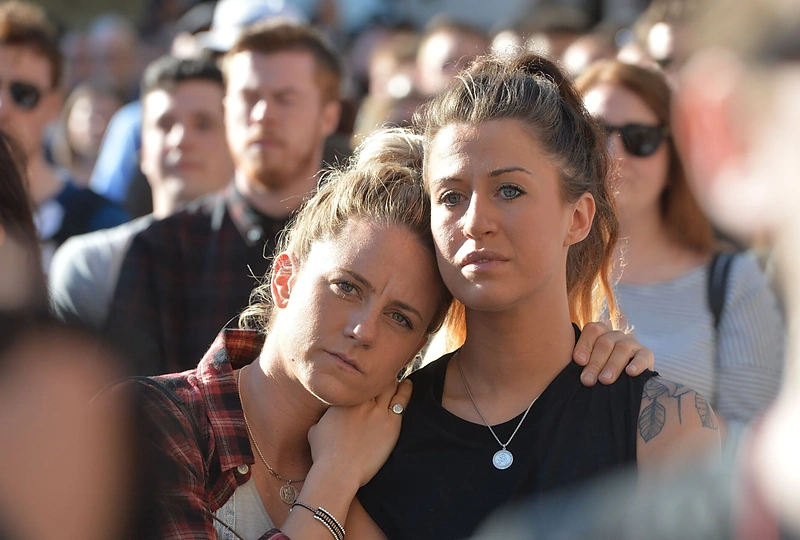 Jungtinė Karalystė gedi Mančesterio teroro aukų
