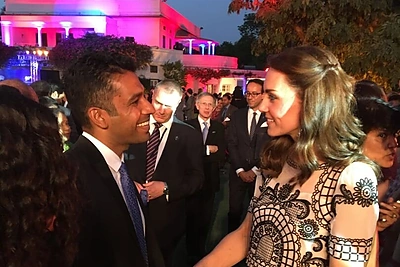 Su Kate Middleton vakarėlyje pramogavęs indų verslininkas žengia į Lietuvos rinką