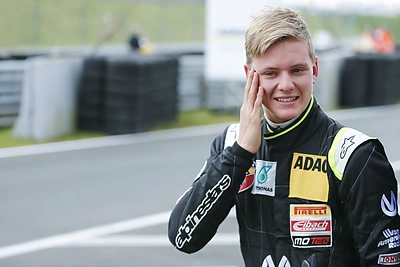 Michaelio Schumacherio sūnus Mickas vis tvirčiau eina tėvo pramintu keliu