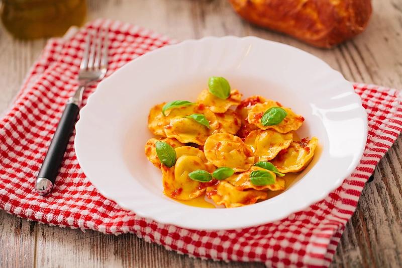 Virtiniai su vištiena ir pomidorų padažu