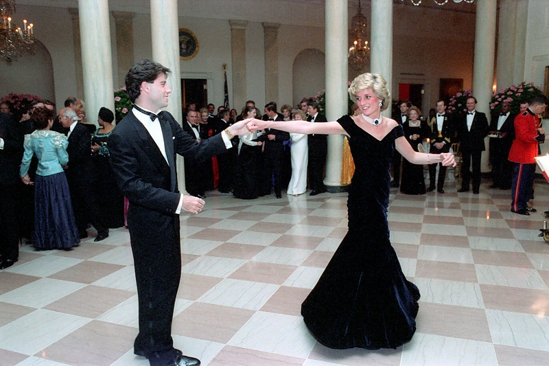Princesės Dianos ir aktoriaus Johno Travoltos šokis JAV 1985 m.