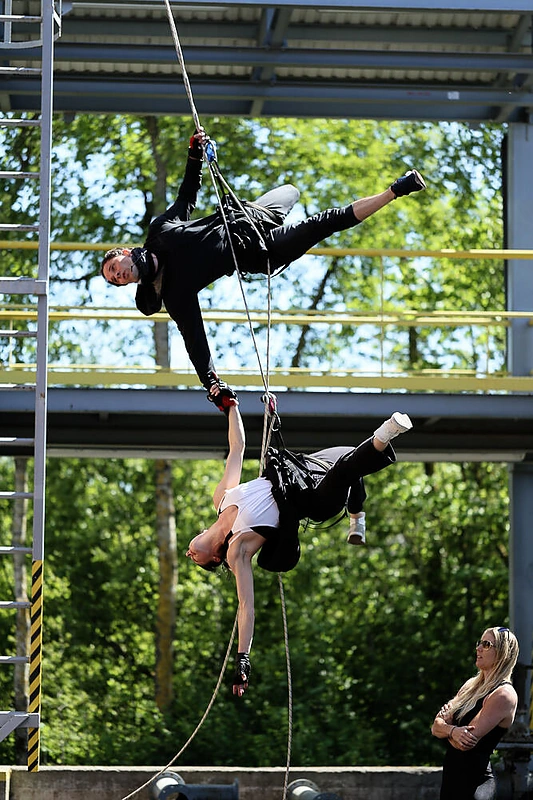 Pasiruošimas šokiui ant fasado