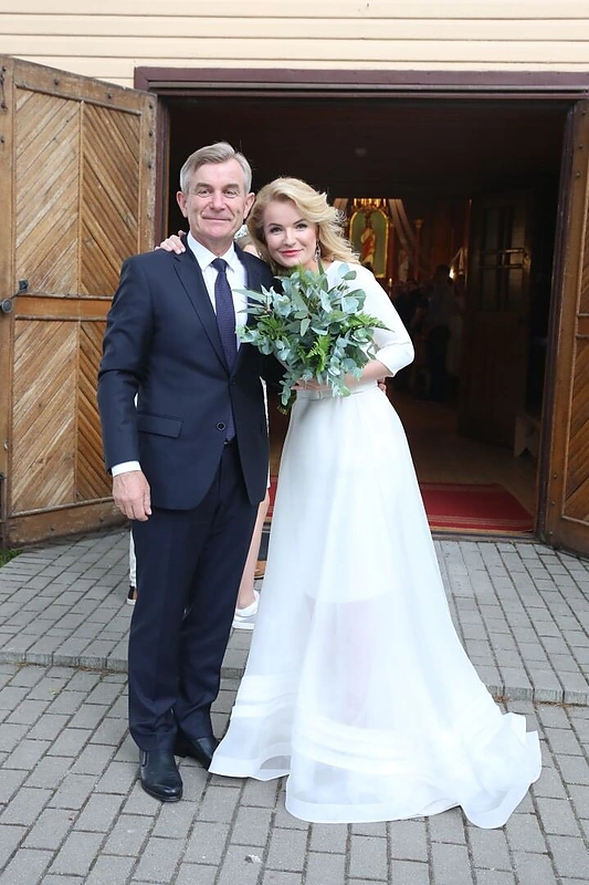 Viktoras Pranckietis palydėjo prie altoriaus savo dukrą Viktoriją
