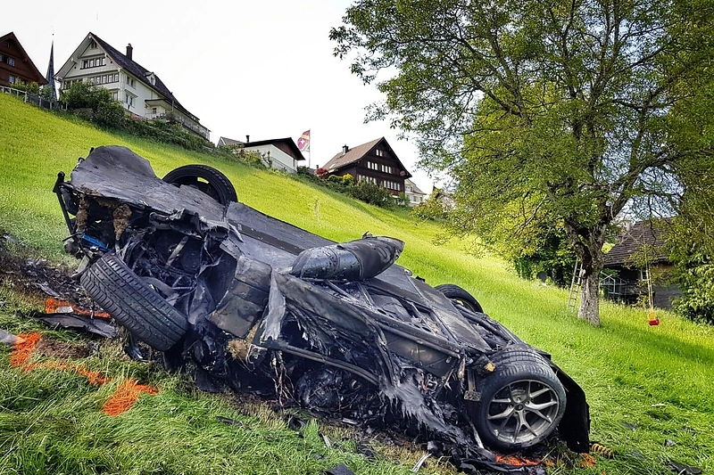 Iš Richardo Hammondo vairuoto automobilio nieko neliko