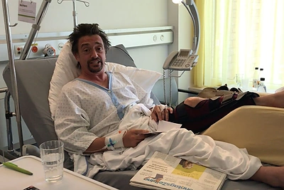 Per stebuklą avariją išgyvenęs Richardas Hammondas jautriu vaizdo įrašu atsiprašė žmonos