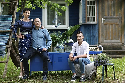 Katažinos ir Deivydo Zvonkaus dvynių krikštynos: gimtajame kaime – su lietumi, lašiniais ir daug daug meilės.