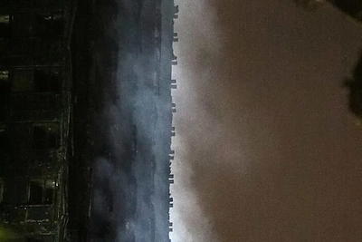 Londoną sukrėtė gaisras daugiabutyje „Grenfell Tower“