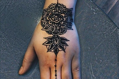 Saulės Gaubytės išpieštos laikinos tatuiruotės
