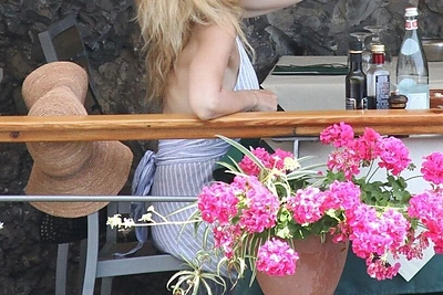 Gillian Anderson ir Peterio Morgano atostogos Italijoje