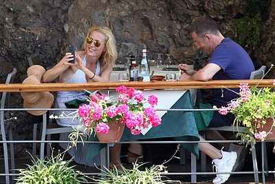 Gillian Anderson ir Peterio Morgano atostogos Italijoje