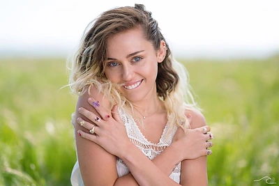 Po metų tylos ir ramybės Miley Cyrus vėl driokstelėjo kaip reikiant