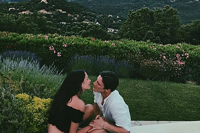 Karolina Meschino su mylimuoju Jonu atostogavo Prancūzijoje