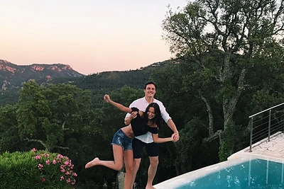 Karolina Meschino su mylimuoju Jonu atostogavo Prancūzijoje